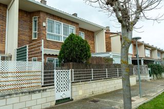 Casa adosada en venta en María de Huerva