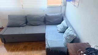 Divano letto con chaise longue e cassettiera