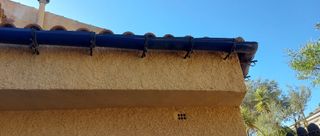 Canalón de ceramica . vierte aguas