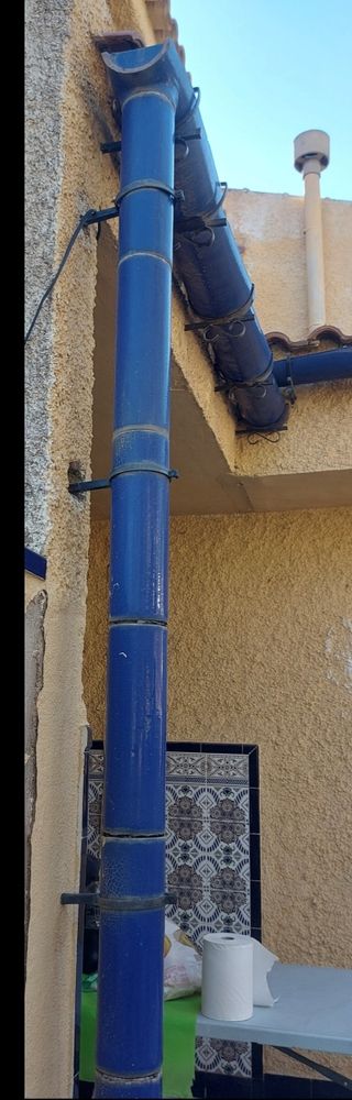 Canalón de ceramica . vierte aguas