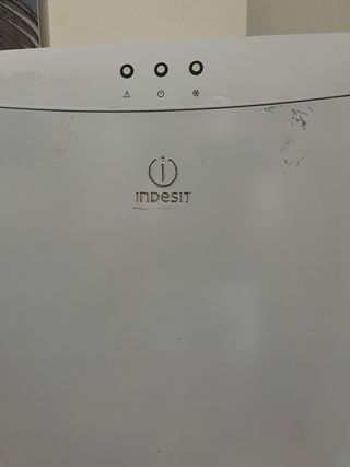 Congelador vertical Indesit blanco Urge la venta !