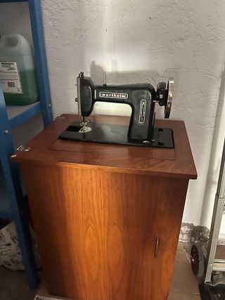 Máquina de coser Wertheim con mueble