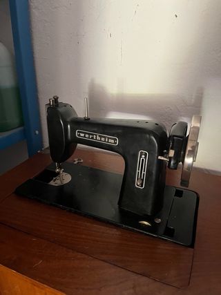 Máquina de coser Wertheim con mueble