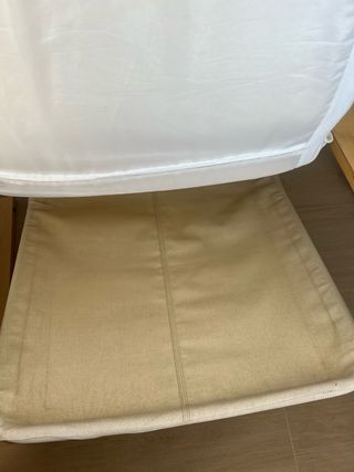 Sillas de exterior IKEA, madera y lona blanca. 