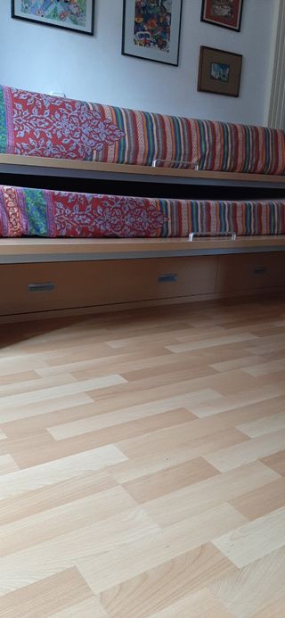 Cama nido de madera clara