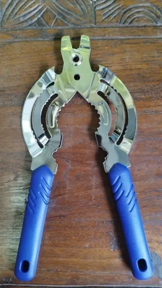 Grattugia con contenitore e apribottiglie