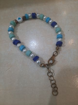 Pulsera de abalorios azul y perlas