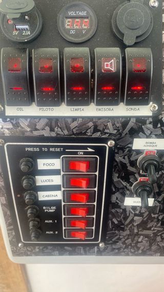 Embarcación a motor Felco Delfín 680