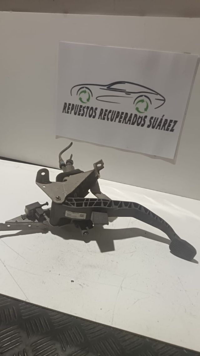Pedal de embrague Ford Transit Connect