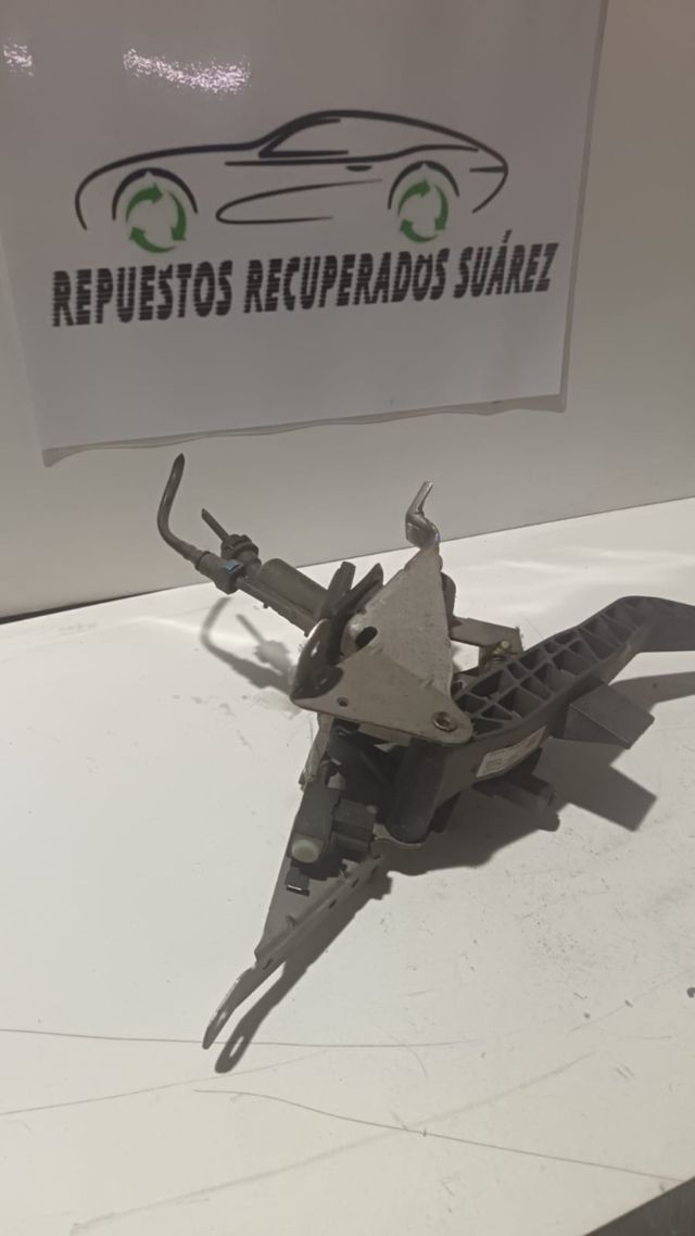 Pedal de embrague Ford Transit Connect