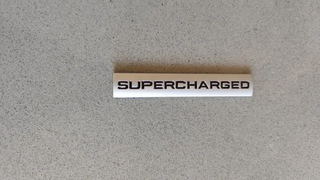 Scritta SUPERCHARGED per Range Rover
