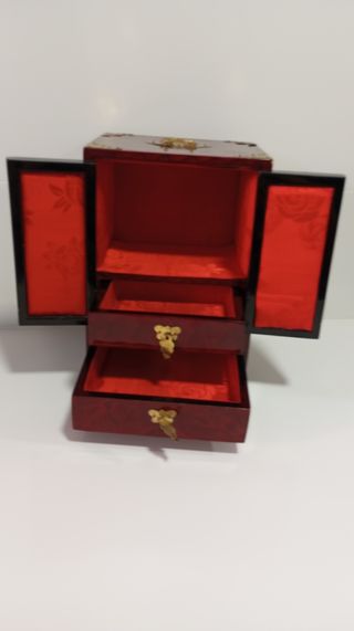 Caja joyero vintage con cajones y un hilo musical