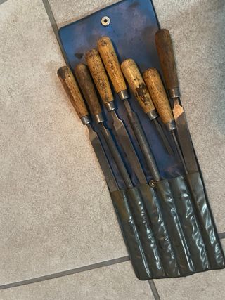 Set de 7 limas de metal con mangos de madera