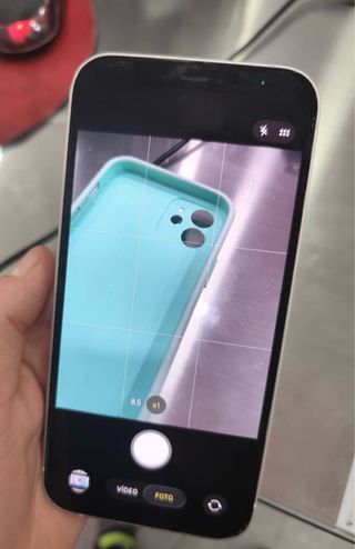 iPhone 12 64GB Blanco con funda