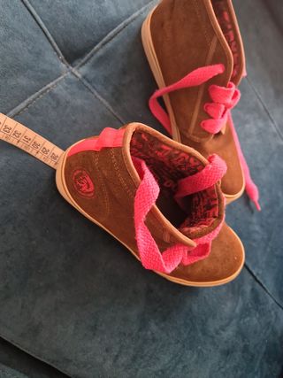 Zapatillas Diesel Marrones con Cordones Rosa 