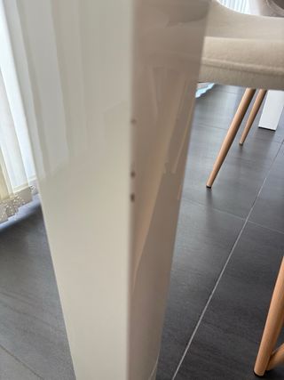 Mesa de comedor blanca