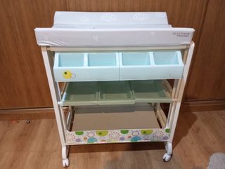 Cambiador y bañera para bebé de madera
