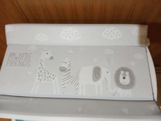 Cambiador y bañera para bebé de madera