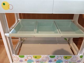 Cambiador y bañera para bebé de madera