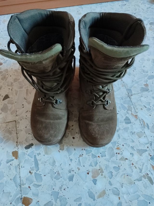 Botas de montaña Gore-Tex verdes