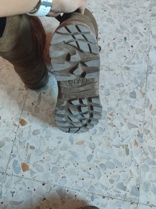 Botas de montaña Gore-Tex verdes