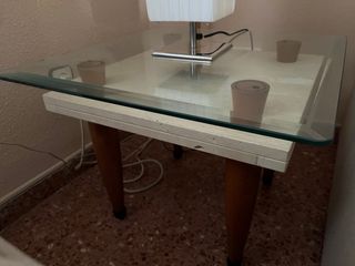 Mesa auxiliar cristal y piedra