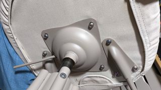 Silla de escritorio beige y gris