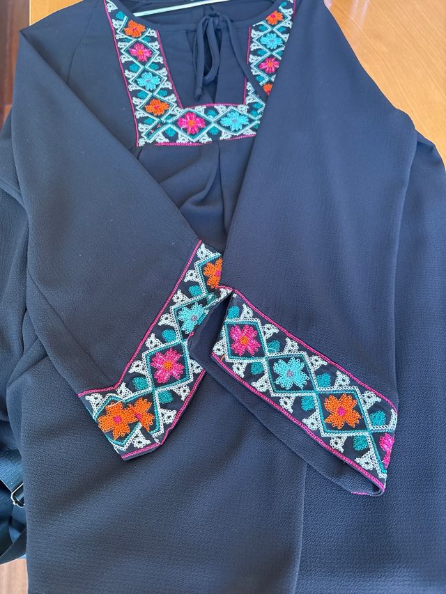 Blusa Negra Bordada Talla L