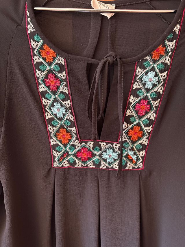 Blusa Negra Bordada Talla L