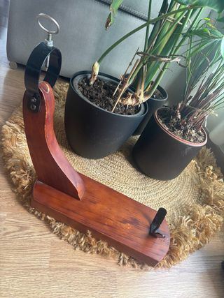 Jamonero de madera y metal