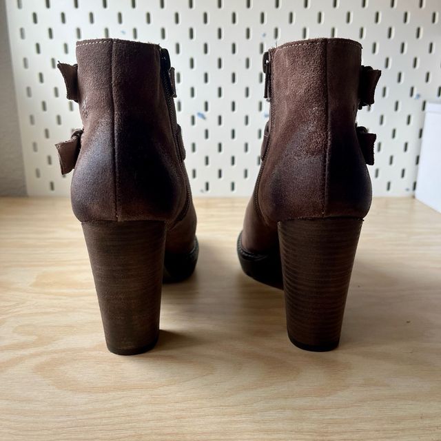 Botines Yokono tacón marrón