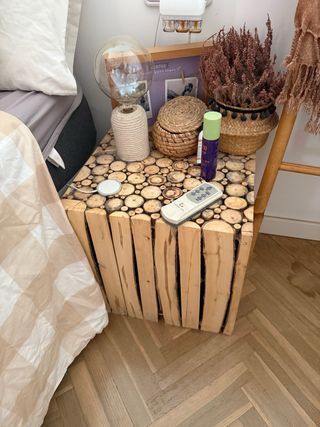 Mesa auxiliar rústica de madera