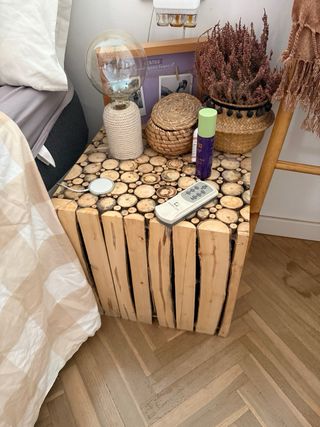 Mesa auxiliar rústica de madera