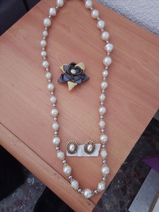 Conjunto Collar, Pendientes y Broche