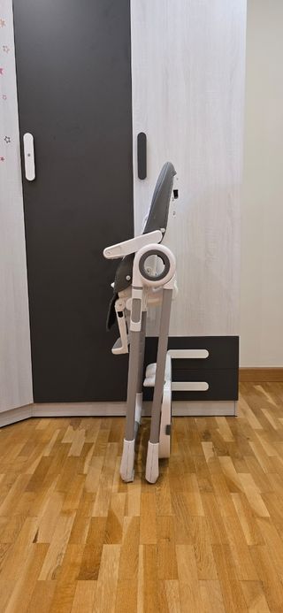 Trona plegable Jané  – práctica, cómoda y compacta