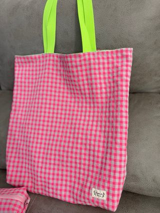 Bolso hecho a mano de tela a cuadros rosa y verde