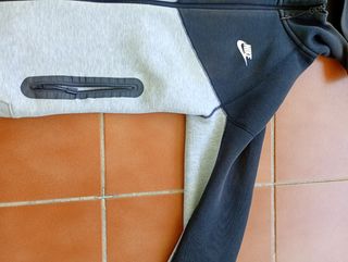 Sudadera Nike Tech Fleece Gris y Negra