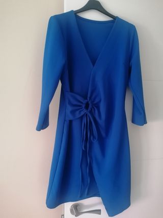 Vestido azul cruzado con lazada