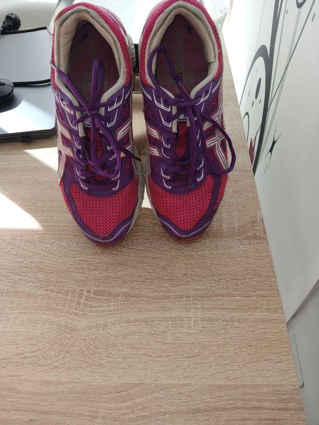 Zapatillas Asics Talla 39.5 Rosas y Moradas