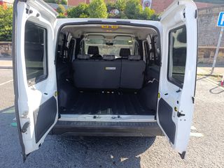 Ford Grand Tourneo Connec 2011