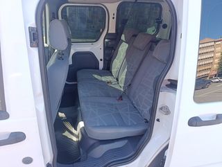 Ford Grand Tourneo Connec 2011