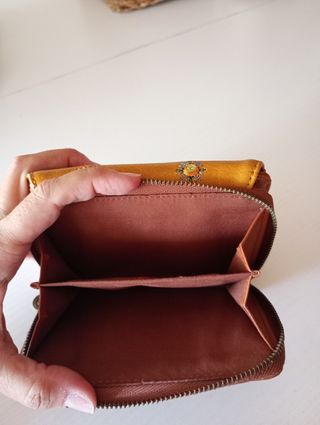 Monedero Desigual Amarillo y Marron Bordado