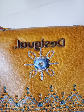 Monedero Desigual Amarillo y Marron Bordado