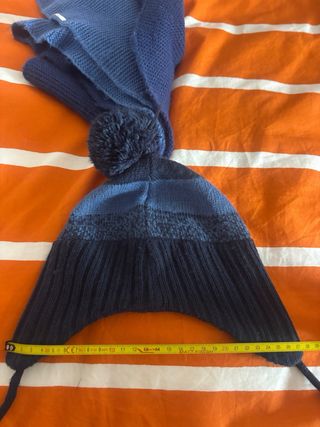 Bufanda y gorro azul con borla Mayoral