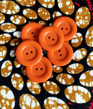 Lote 6 botões resina laranja grandes