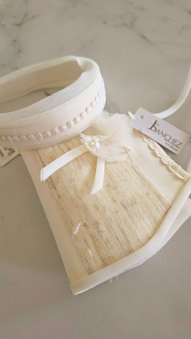  Conjunto comunion.
Limosnera y diadema