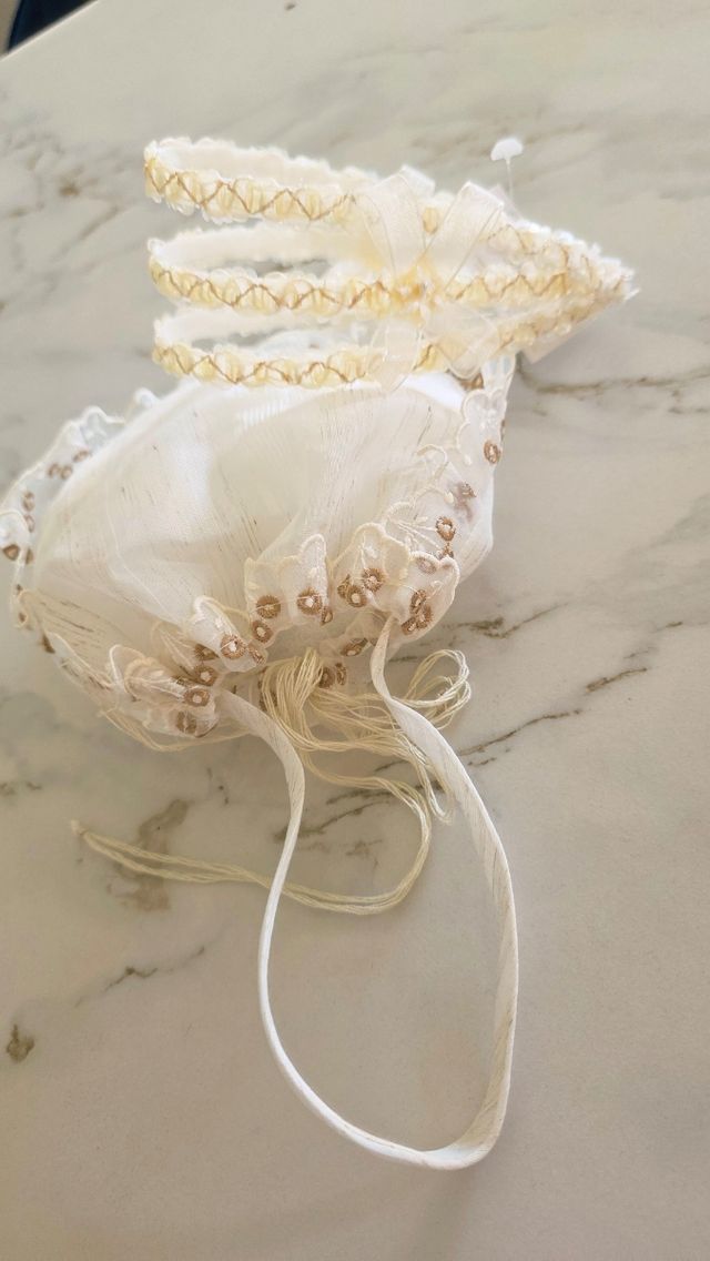  Conjunto comunion.
Limosnera y diadema