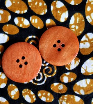 Lote 2 botões madeira grandes novos