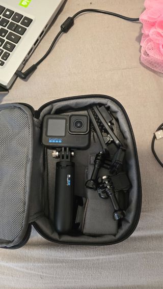 GoPro Hero 10 Black con accesorios