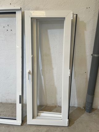 Ventana plegable aluminio blanca
